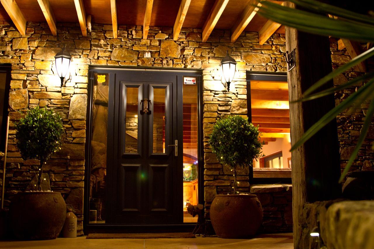 Tree House Lodge Bed & Breakfast Cheviot Exterior foto